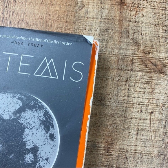 Artemis by Andy Weir Paperback Book Sci Fi Fantasy Space Moon - Picture 2 of 4